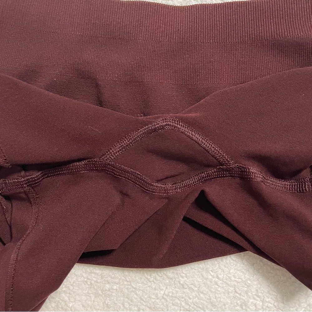 Alphalete Amplify Short 4.5" - Sangria - Picture 4 of 8